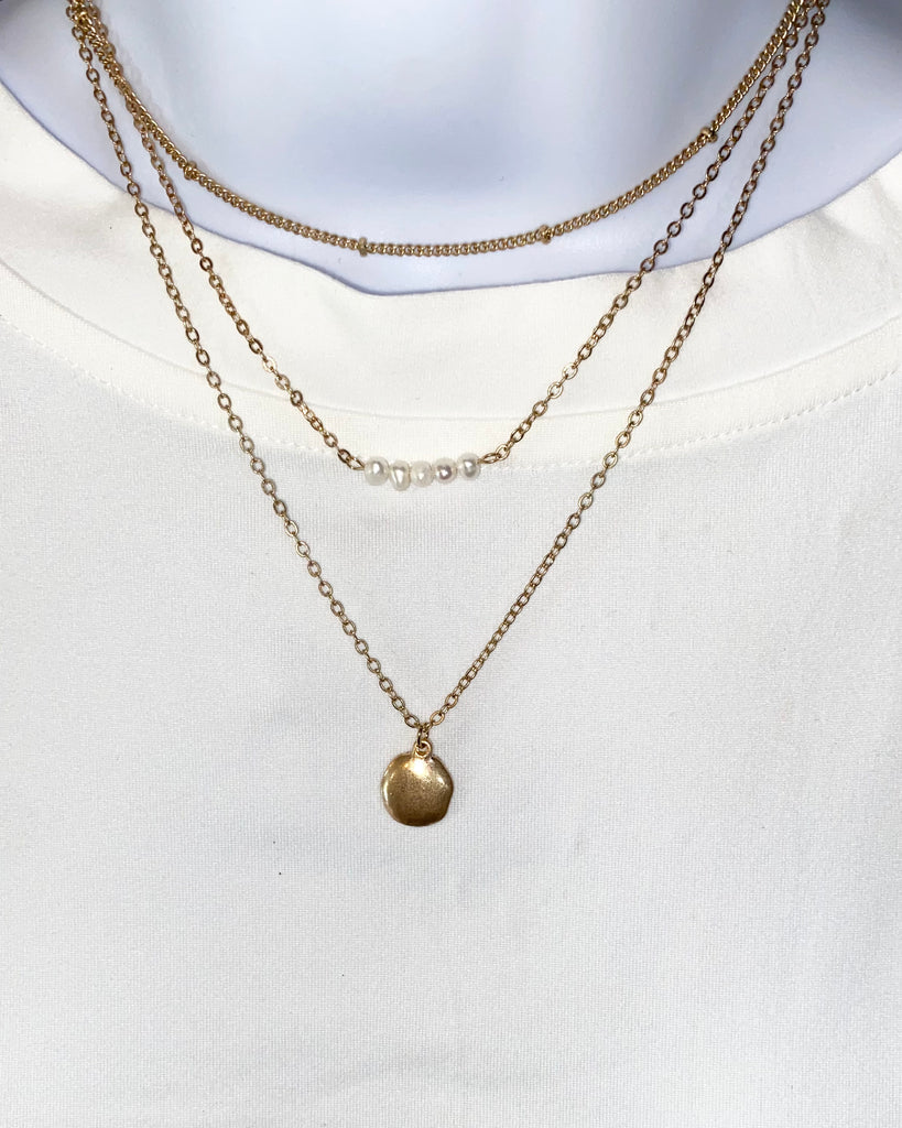 Triple pearl necklace