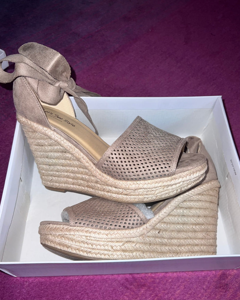 Sprout Tie Wedge