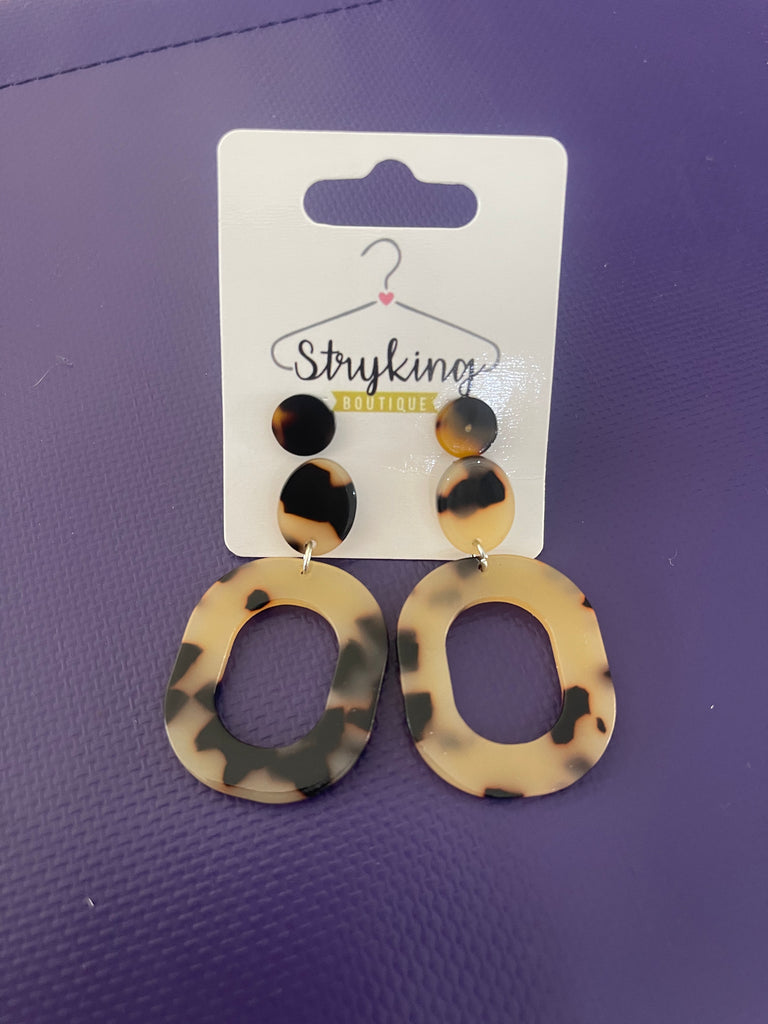 Lydia Dangle with matching stud