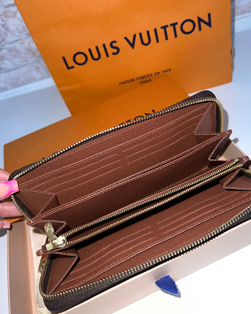 LV ZIPPY WALLET (monogram/brown) Brand New!